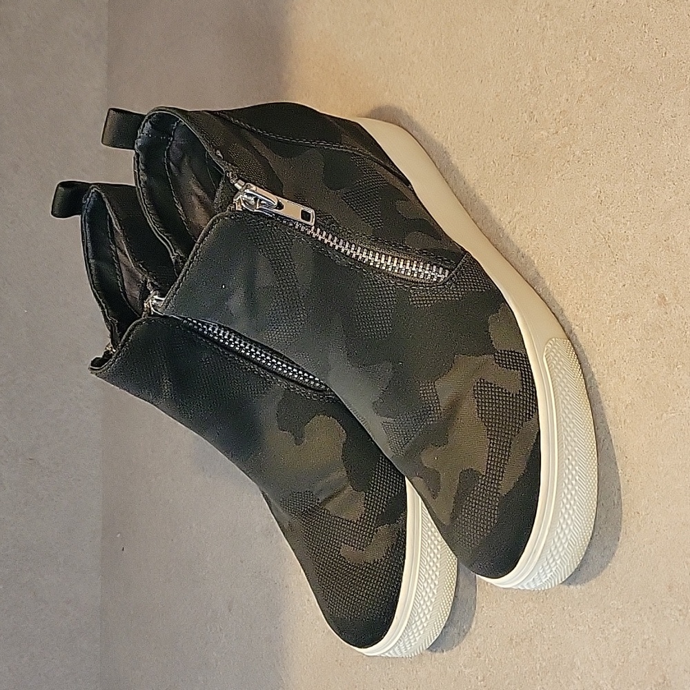 STEVE MADDEN Caliber Camouflage Wedge Sneaker size 9